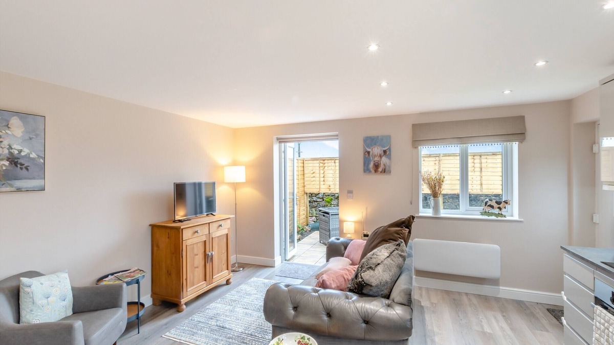 Cwm Frwd Oer Cottage | 1 bedroom accommodation in Bamburgh, near Seahouses