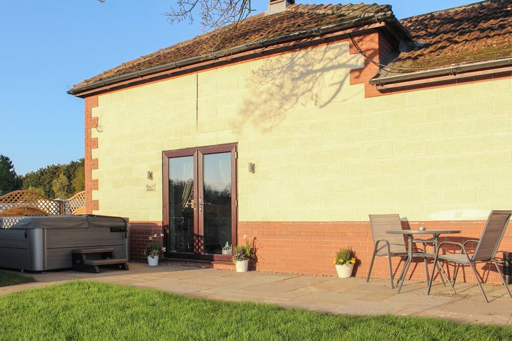 Kirk Sandall Cottage | 1 bedroom accommodation in Hatfield Woodhouse, Nr. Doncaster