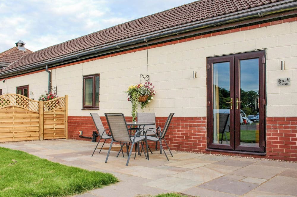 Kirk Sandall Cottage | 1 bedroom accommodation in Hatfield Woodhouse, Nr. Doncaster