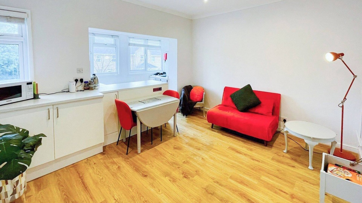 Leigh-on-Sea Cottage | 1 bedroom accommodation in Leigh-on-Sea
