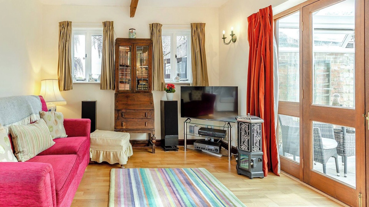 Willesborough Cottage | 1 bedroom accommodation in Aldington, Ashford