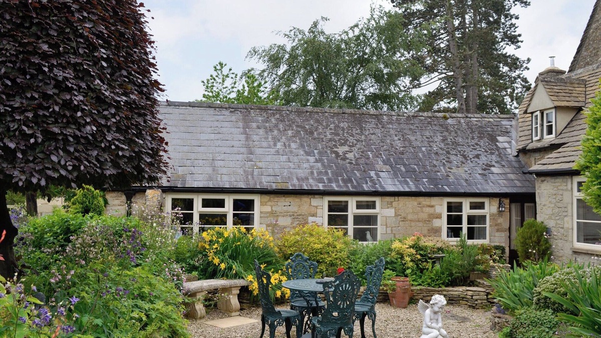 Ampney Crucis Cottage | 1 bedroom accommodation in Ampney Crucis, near Cirencester