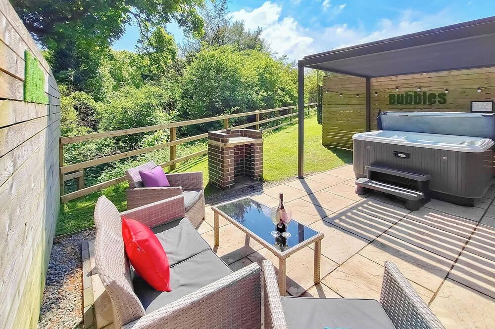 Raywell Ski Chalet | 1 bedroom accommodation in Raywell, Beverley