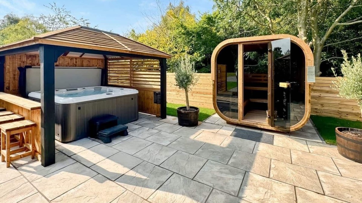 Raywell Ski Chalet | 1 bedroom accommodation in Raywell, Beverley