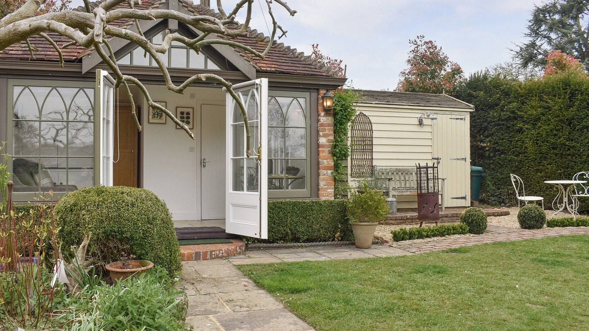 Pulborough Cottage | 1 bedroom accommodation in Fittleworth, near Chichester