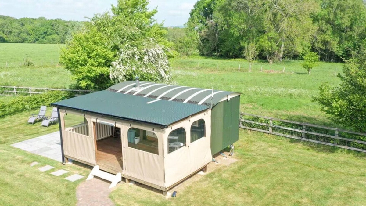 Alresford Cabin | 1 bedroom accommodation in Bighton, near Ropley