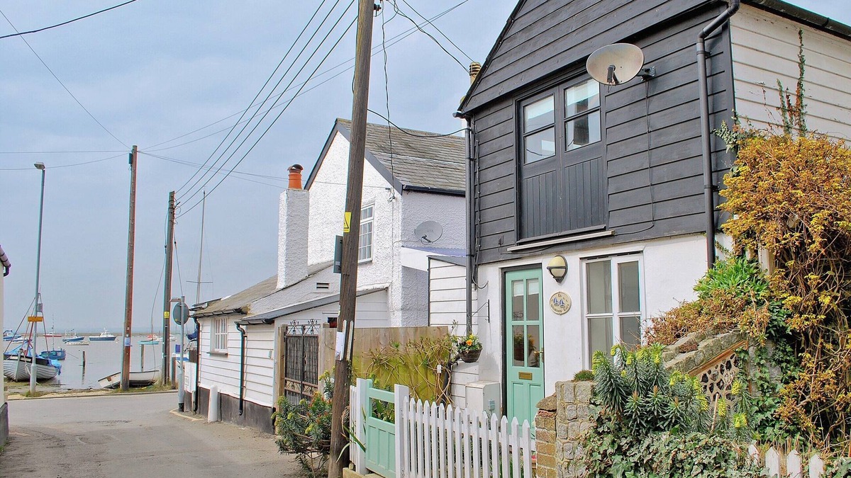 West Mersea Cottage | 1 bedroom accommodation in West Mersea, near Colchester