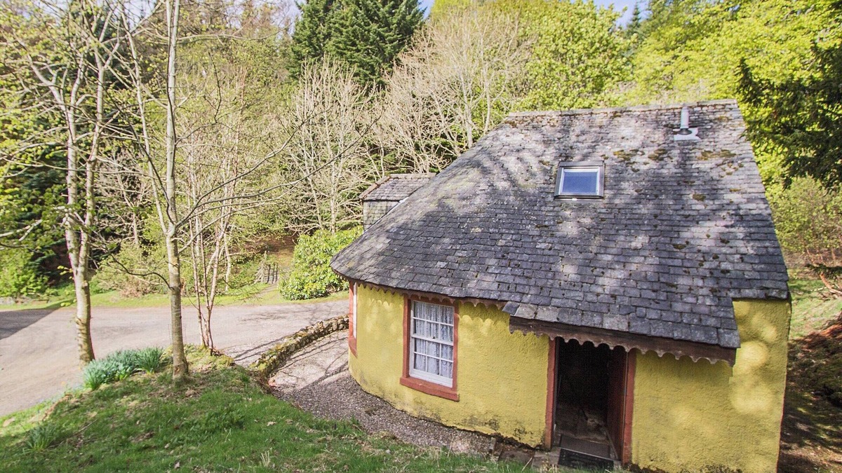 Kirriemuir Cottage | 1 bedroom accommodation in Glenprosen, by Kirriemuir