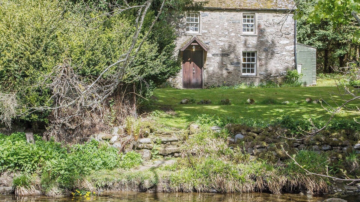 Kirriemuir Cottage | 1 bedroom accommodation in Glenprosen, by Kirriemuir