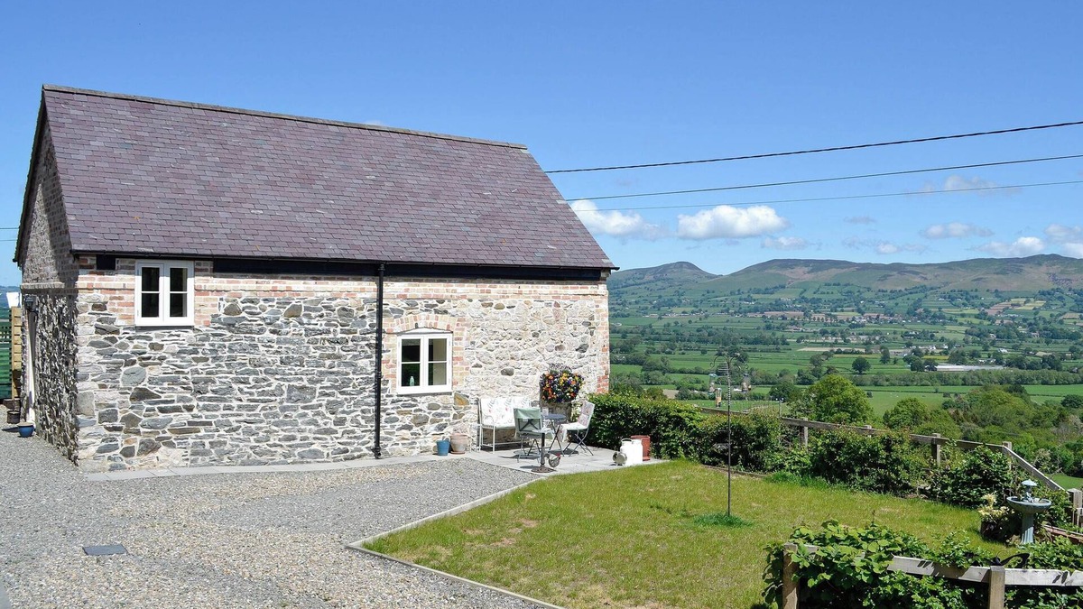 Llanychan Cottage | 1 bedroom accommodation in Llanrhaeadr, near Denbigh