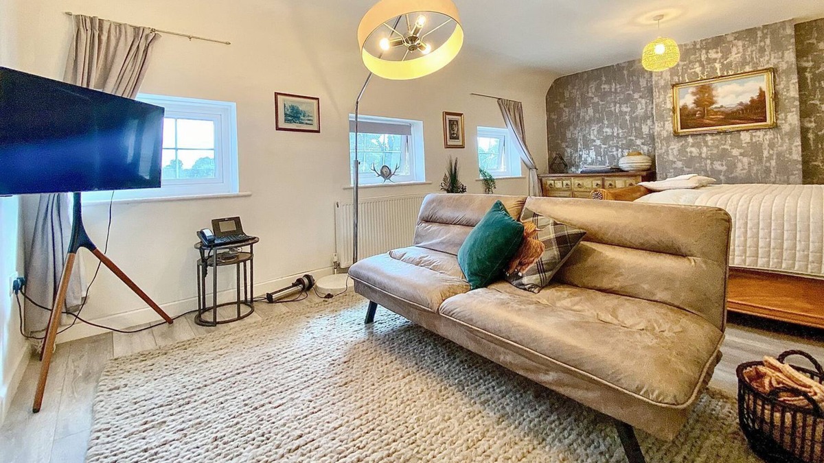 North Tidworth Cottage | 1 bedroom accommodation in Salisbury