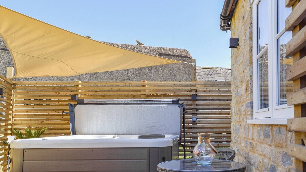 Stoke Bruerne Cottage | 1 bedroom accommodation in Stoke Bruerne, near Towcester