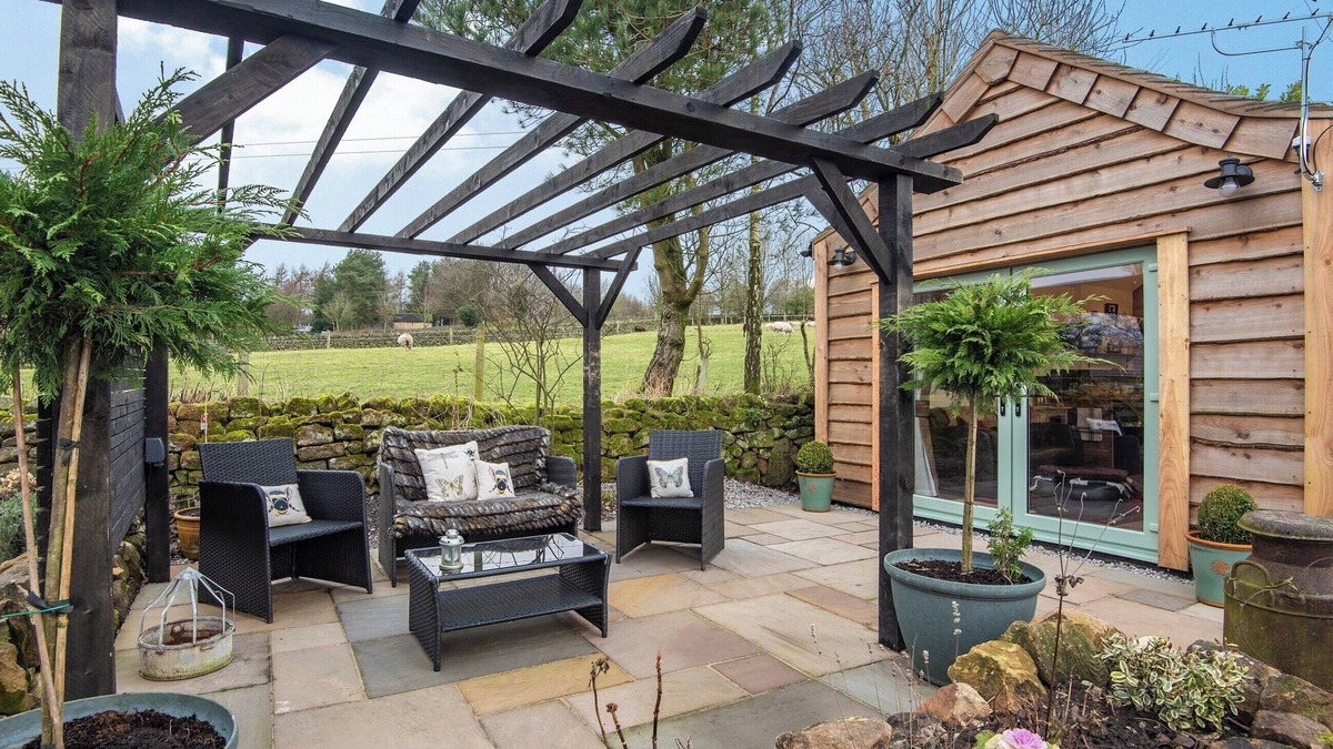 Tunstall Cottage | 1 bedroom accommodation in Biddulph