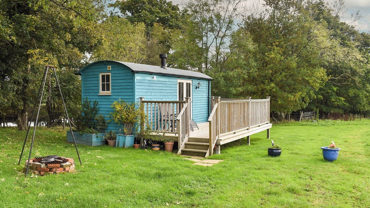 Cowbeech Cottage | 1 bedroom accommodation in Herstmonceux, near Hailsham