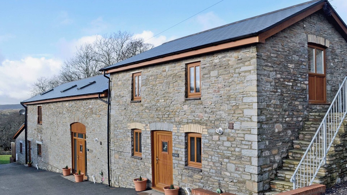 Grampound Cottage | 1 bedroom accommodation in Rhos, near Pontardawe