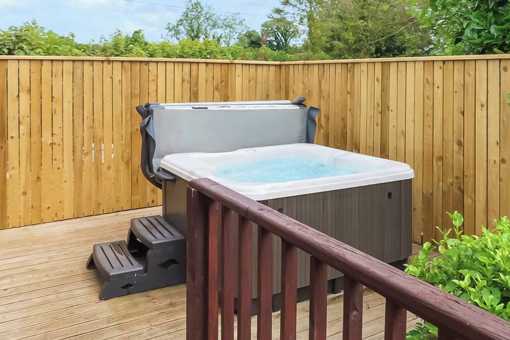 Narberth Ski Chalet | 1 bedroom accommodation in Narberth, Nr Tenby