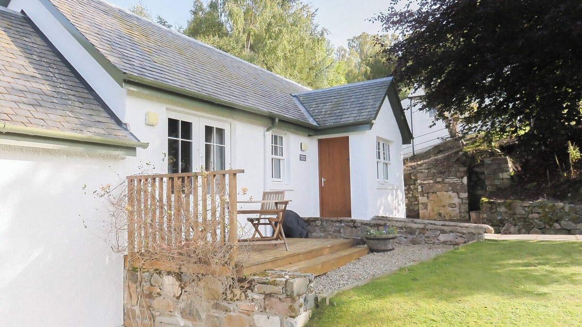 Strathtummel Cottage | 1 bedroom accommodation in Foss, near Pitlochry