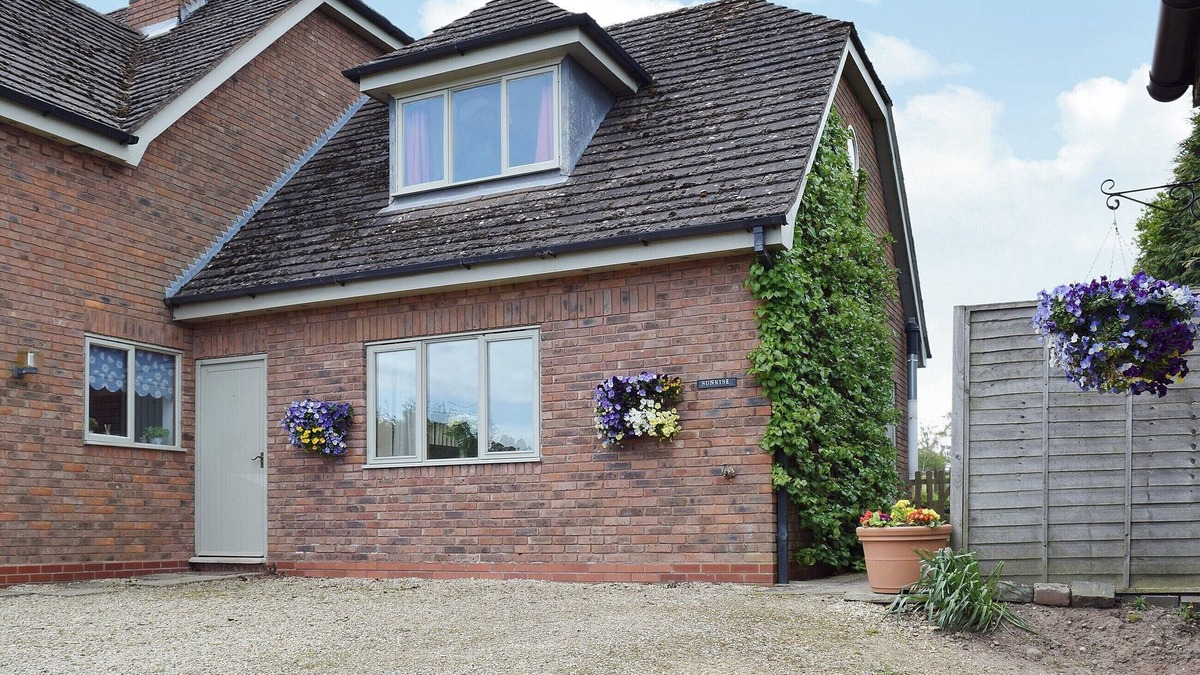 Kings Coughton Cottage | 1 bedroom accommodation in Kings Coughton, near Alcester