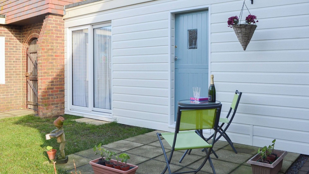 Pevensey Cottage | 1 bedroom accommodation in Pevensey Bay, near Eastbourne