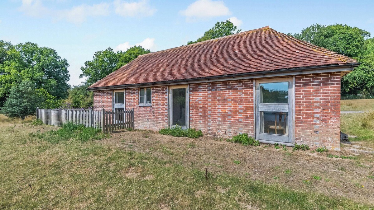 Robertsbridge Cottage | 1 bedroom accommodation in Battle