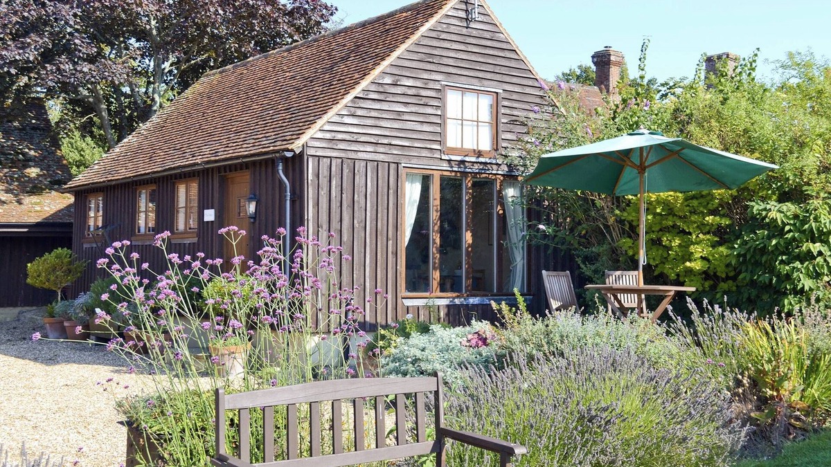 Battle Cottage | 1 bedroom accommodation in Ninfield, near Battle
