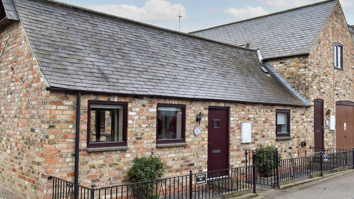 Goole Cottage | 1 bedroom accommodation in Howden, near Goole
