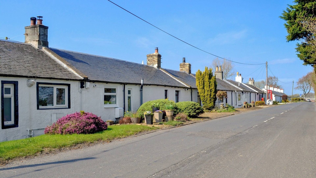 Irvine Cottage | 1 bedroom accommodation in Dreghorn, near Irvine