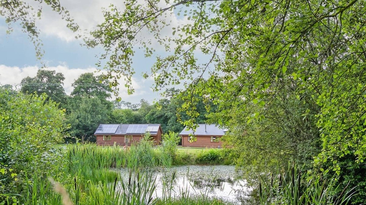 Kilcot Ski Chalet | 1 bedroom accommodation in Kilcot, Newent