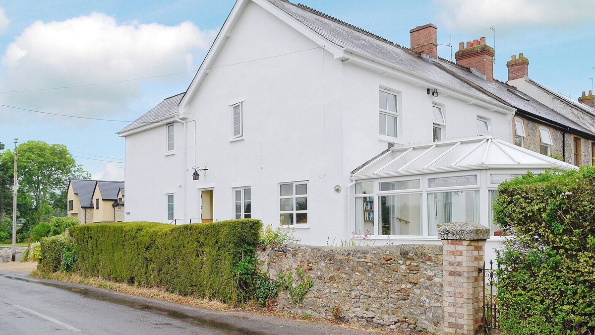 Chard Cottage | 1 bedroom accommodation in Tatworth, near Chard