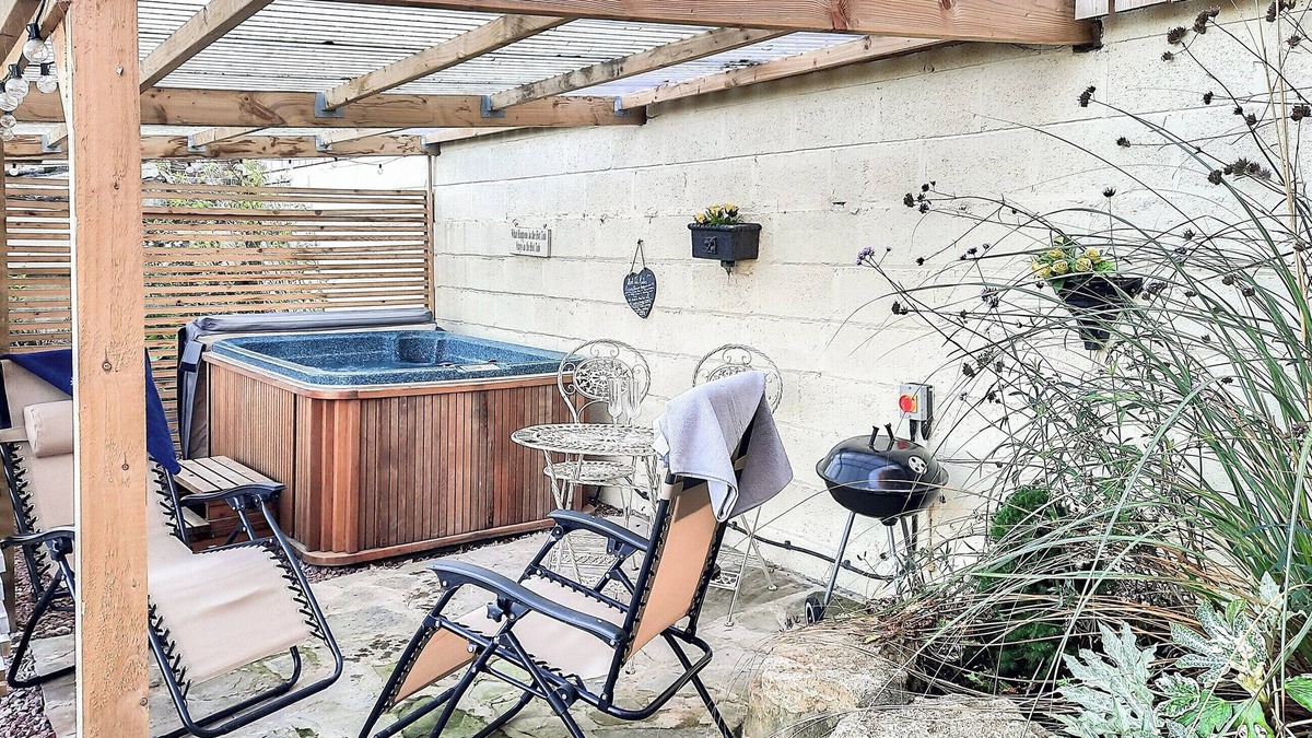 Great Hatfield Cottage | 1 bedroom accommodation in Great Hatfield, near Hornsea