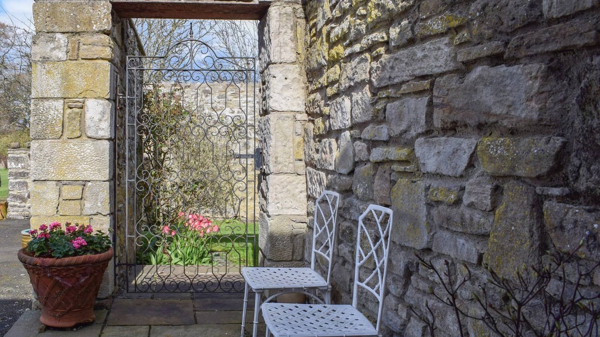 Perth Cottage | 1 bedroom accommodation in Dunning, near Perth