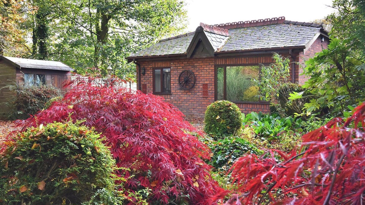 Standish Cottage | 1 bedroom accommodation in Worthington, near Standish