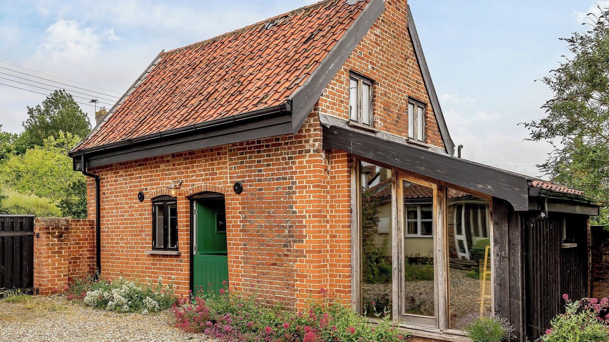 Brockdish Cottage | 1 bedroom accommodation in Brockdish, near Harleston