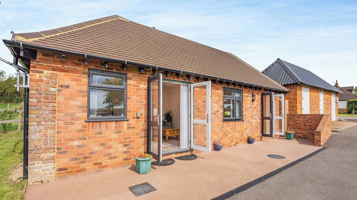 Mersham Cottage | 1 bedroom accommodation in Mersham, near Ashford