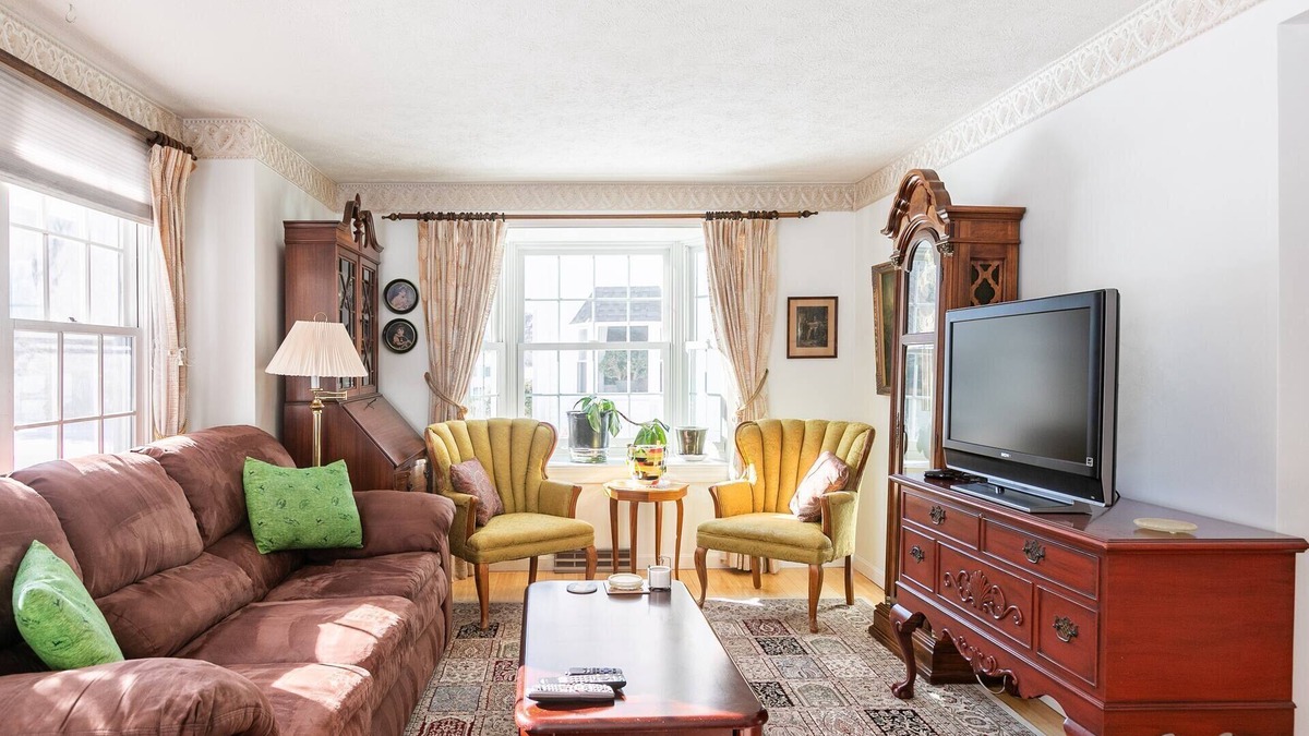 Nashua House | 1-Bedroom and 1.5 Bath Townhouse Condo Centrally-Located Near Fidelity and BAE