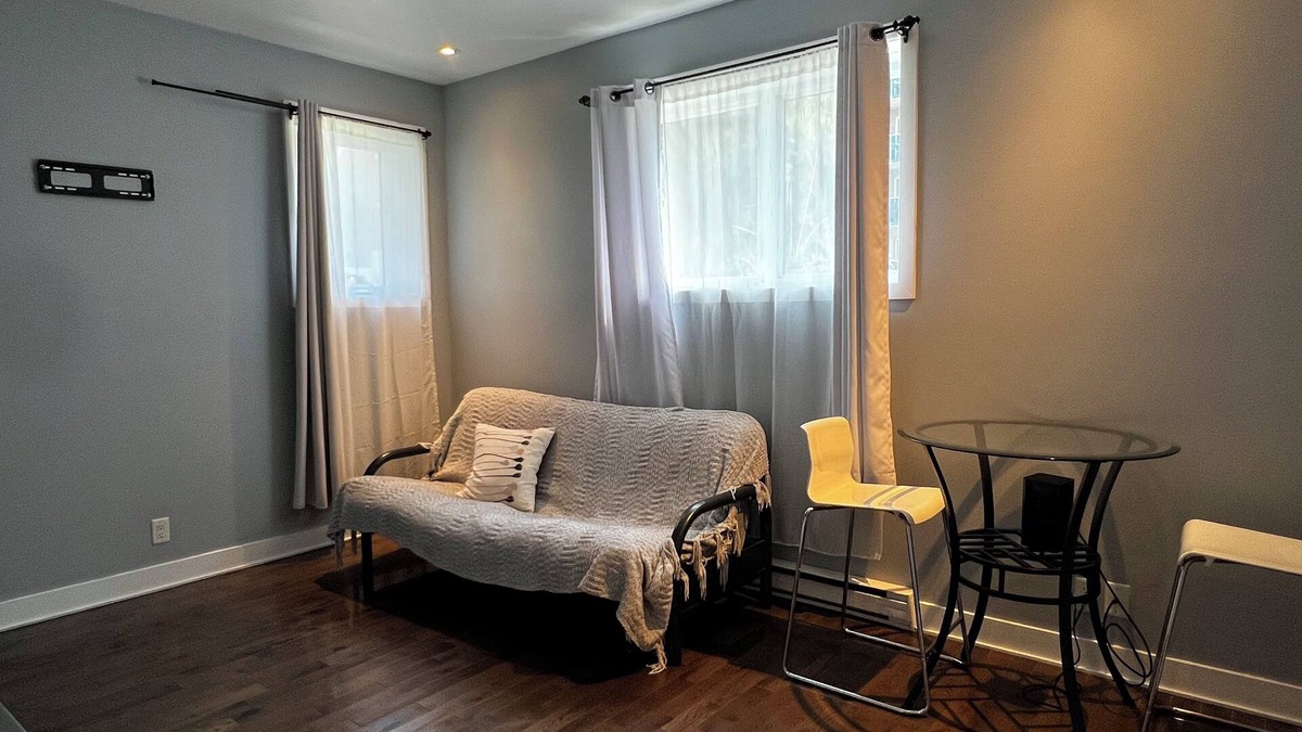 Sainte-Marie Condo | 1 Bedroom Apartment at Le Plateau-Mont-Royal. 10 mins to the Downtown Area.