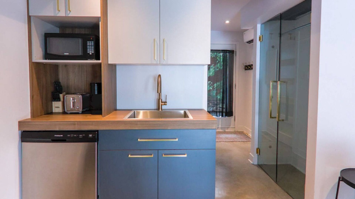Terrebonne House | 1 bedroom apartment with 2 beds for up to 4 people