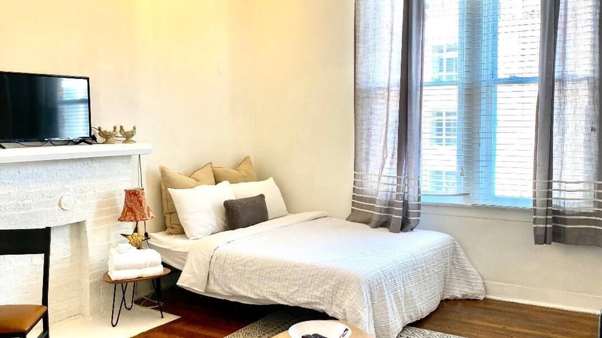 Victorian Village Apartment | 1-bedroom apartment just 16 minutes walk to Nationwide Arena