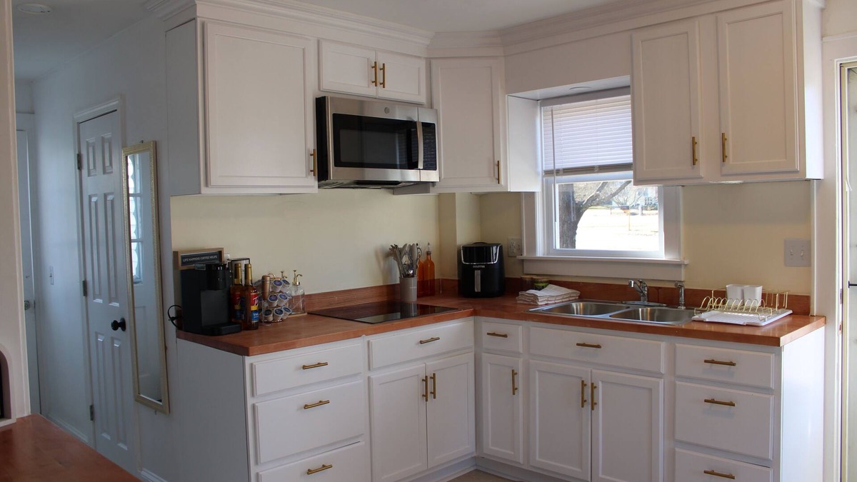 Manchester Apartment | 1 Bedroom Apartment 1.5 Miles from Downtown Manchester NH