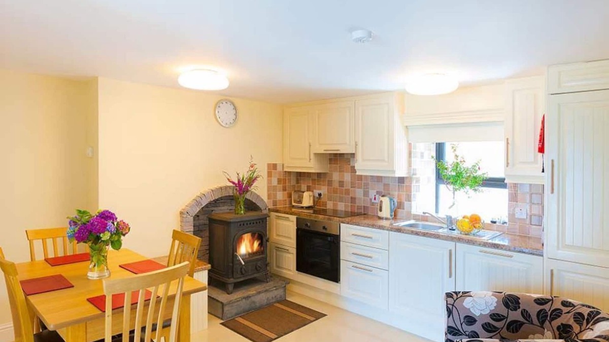 Caherdaniel Apartment | 1 bedroom Apt overlooking Waterville Lake