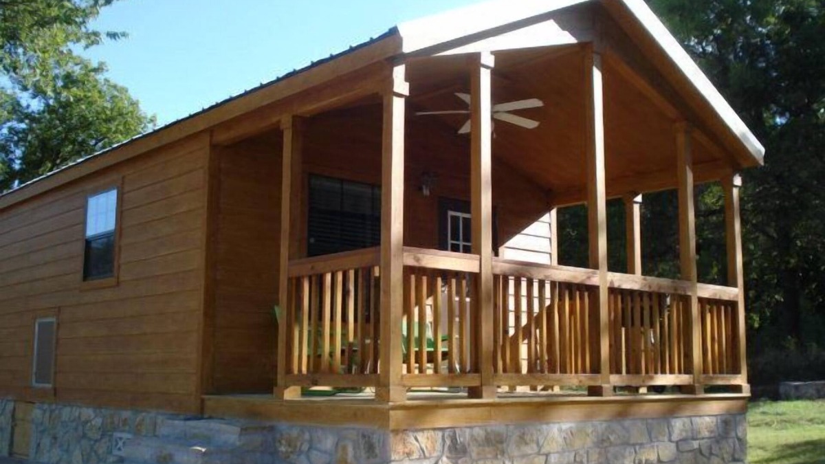 Rainbow Cabin | 1 bedroom cabin, sleeps four. Pet friendly. Property is on Brazos River.