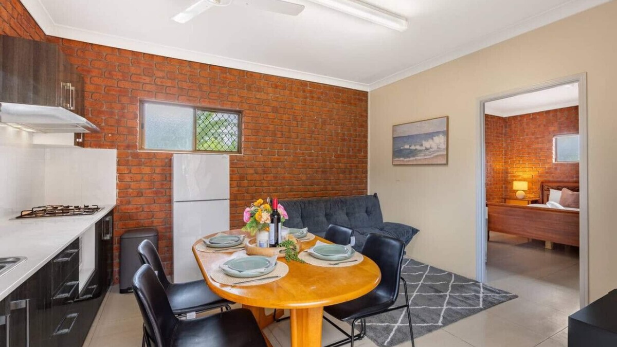 Robertson House | 1 Bedroom Comfy Unit Sleep 3 close to mall and bus
