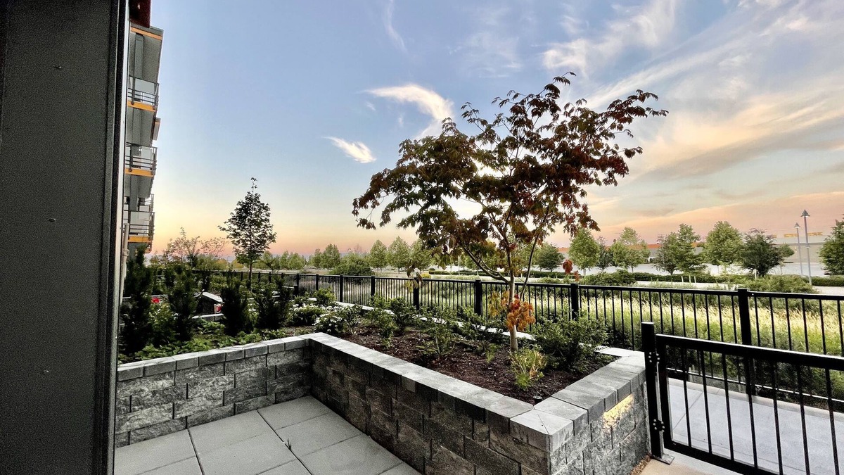 Tsawwassen Condo | 1 Bedroom condo opposite Tsawwassen Mall!!