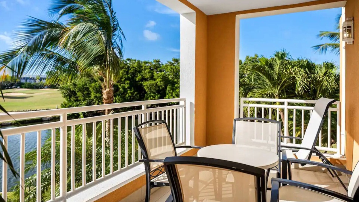 Aruba Condo | 1 bedroom condo, sleeps 4. 10 min walk to beach. Quiet Beach & Golf Resort