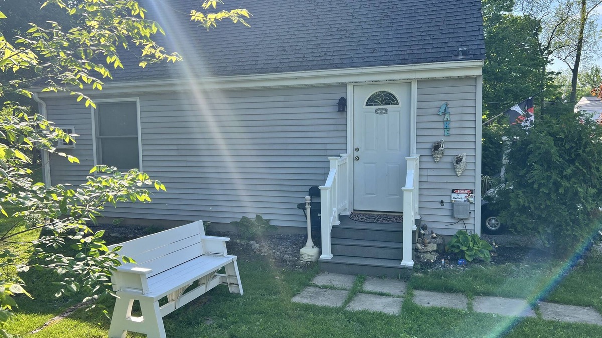 Put-in-Bay Cottage | 1 Bedroom Cottage with Full Kitchen, Full Bath, W&D Walking distance to downtown