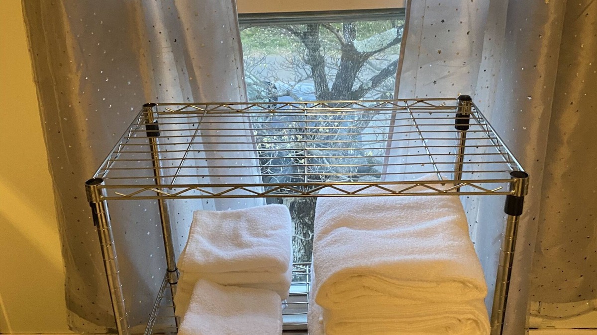 Jefferson City Cottage | 1 bedroom cozy cottage loft with free parking on premises