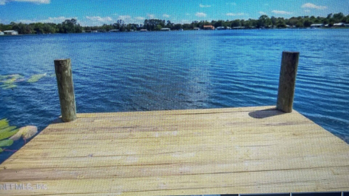 Interlachen Cottage | 1 bedroom Cozy Cottage on the Lake with your own private dock to fish and swim!