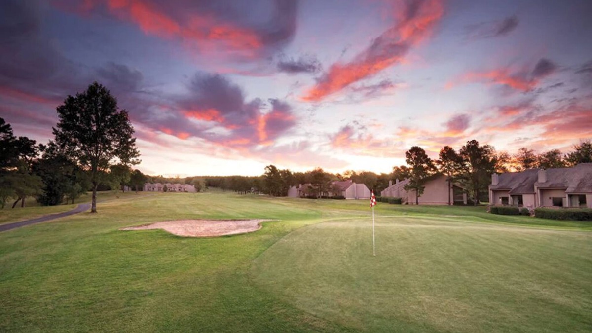Fairfield Bay Condo | 1 Bedroom Deluxe Condo at Fairfield Bay, in Ozark Mountains!