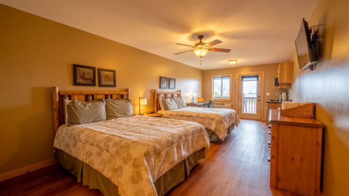 Isle Resort | 1-bedroom double queen hotel Cabin 13, overlooking Mille Lacs Lake