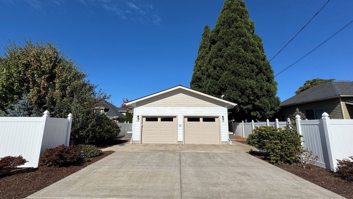 Albany Apartment | 1-Bedroom Duplex with Private Garage - Extended Stay Rental in Albany